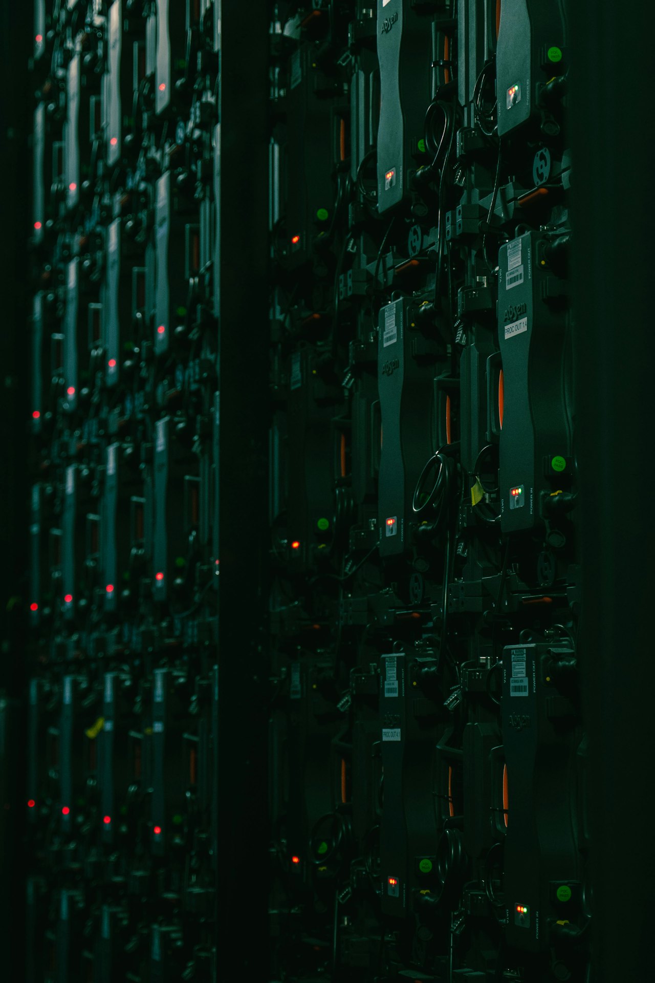サーバーの借り方は4種類。費用形態と自由度が選び分けの軸になる(画像: Unsplash)